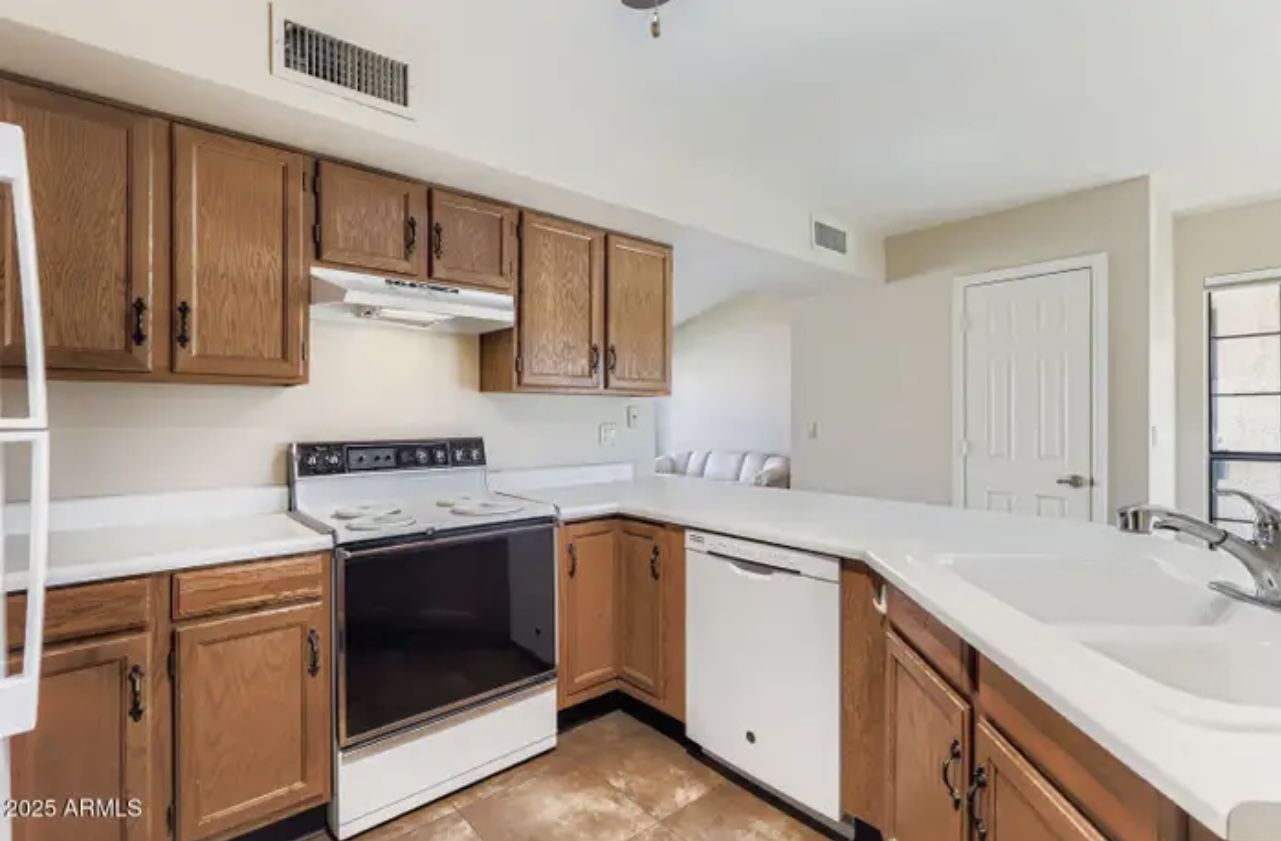 Kitchen cabinet And Appliances