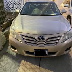 TOYOTA CAMRY LE 2010