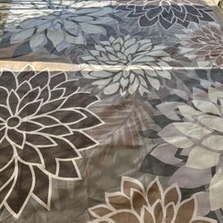 New Area Rug 8x 10. READ DESCRIPTION 