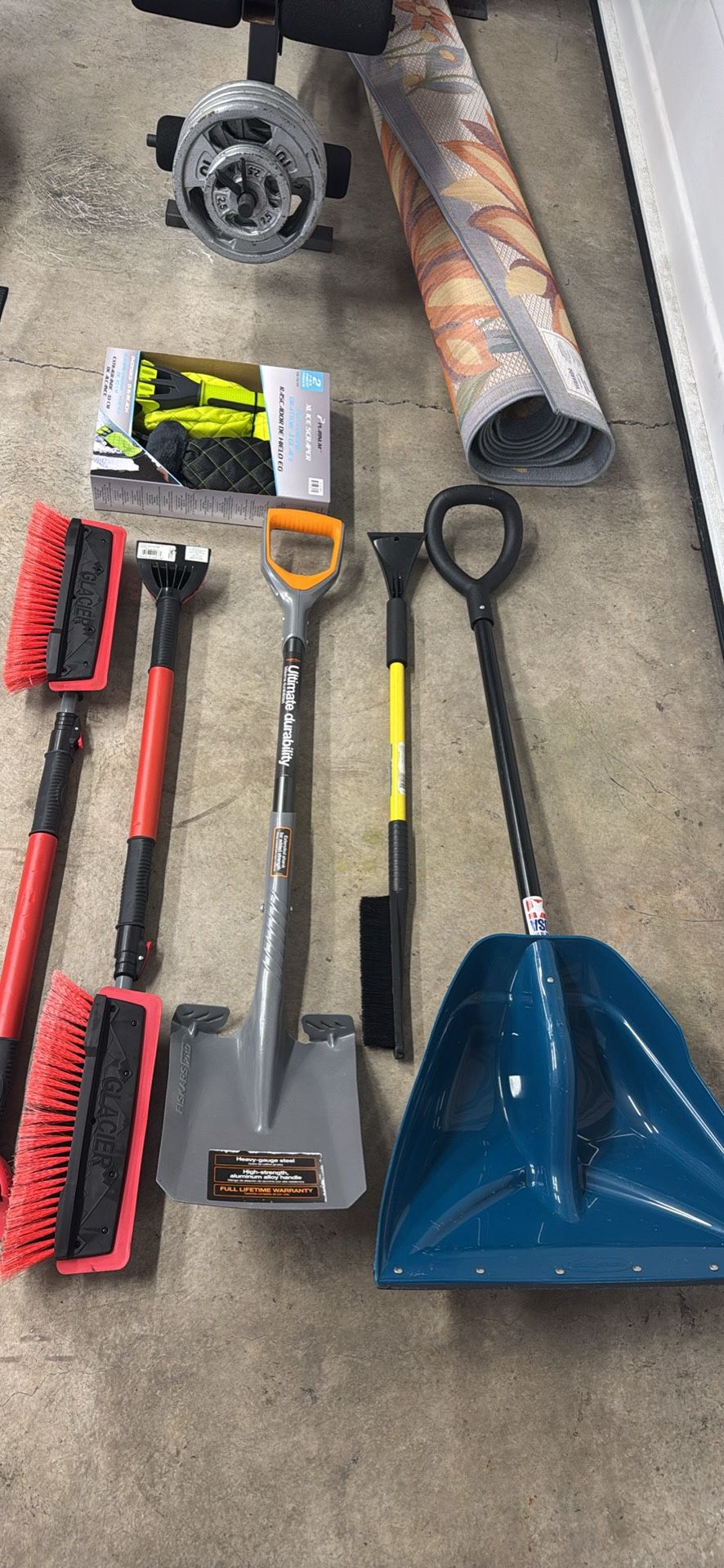 Snow Scrapers And Shovels 