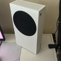 Xbox Series S And 1 Controller