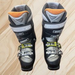 SALOMON EVOLUTION ALPINE  SKI BOOTS. Women’s Size 6,5. 