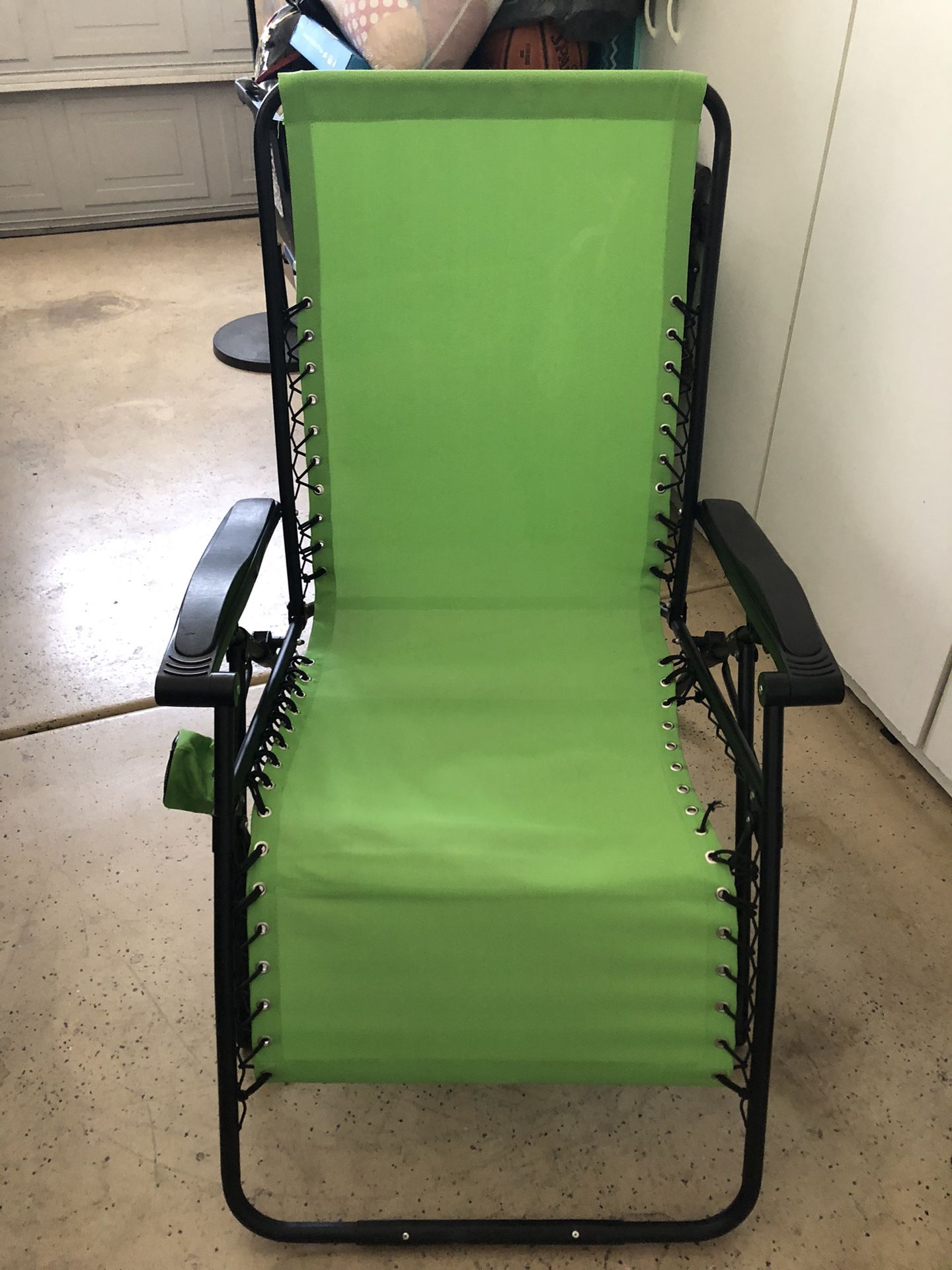 Zero Gravity Chair NEEDS REPAIR