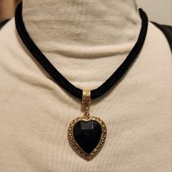 Vtg. Y2k Gold Tone 1928 Choker Black Heart Pendant Necklace Velvet Rope Goth 16"