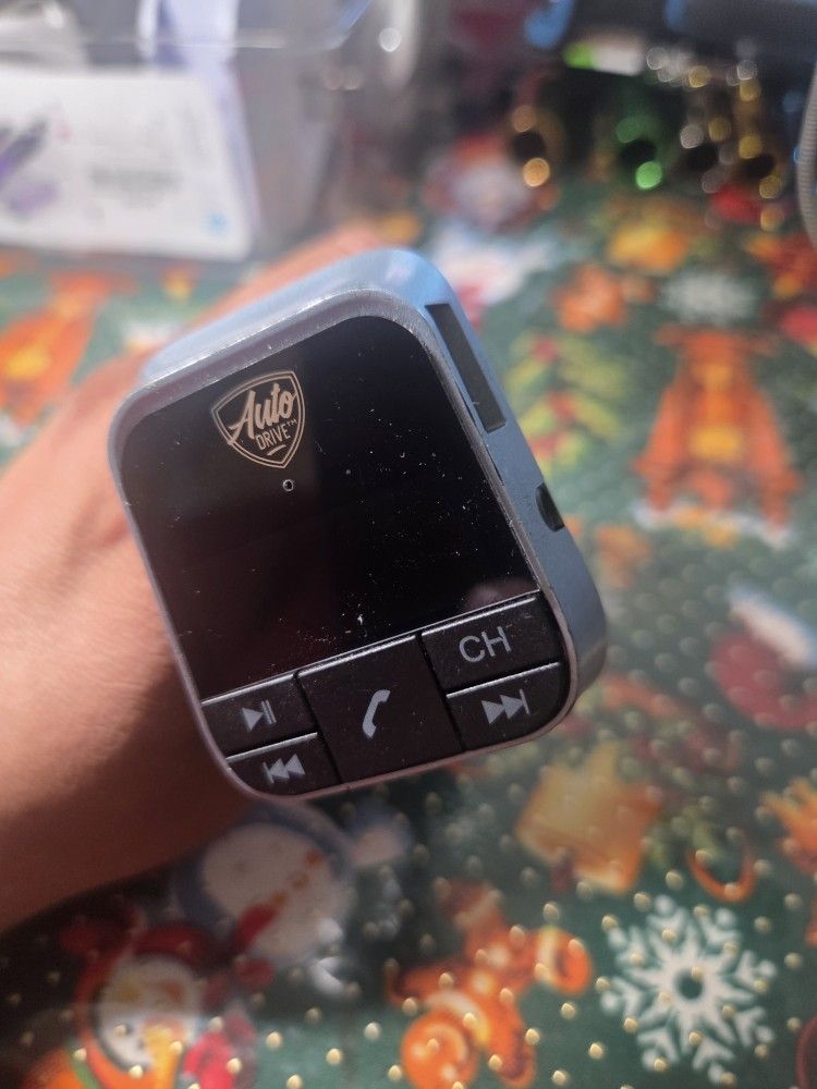 Bluetooth transmitter for to any car or truck. Handsfree calls, charger, MP3. HABLO ESPAÑOL