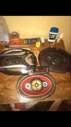 2 Sony speakers & 1 pioneer speaker