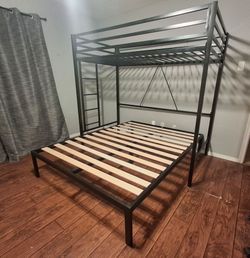 Queen and twin bunk bed set