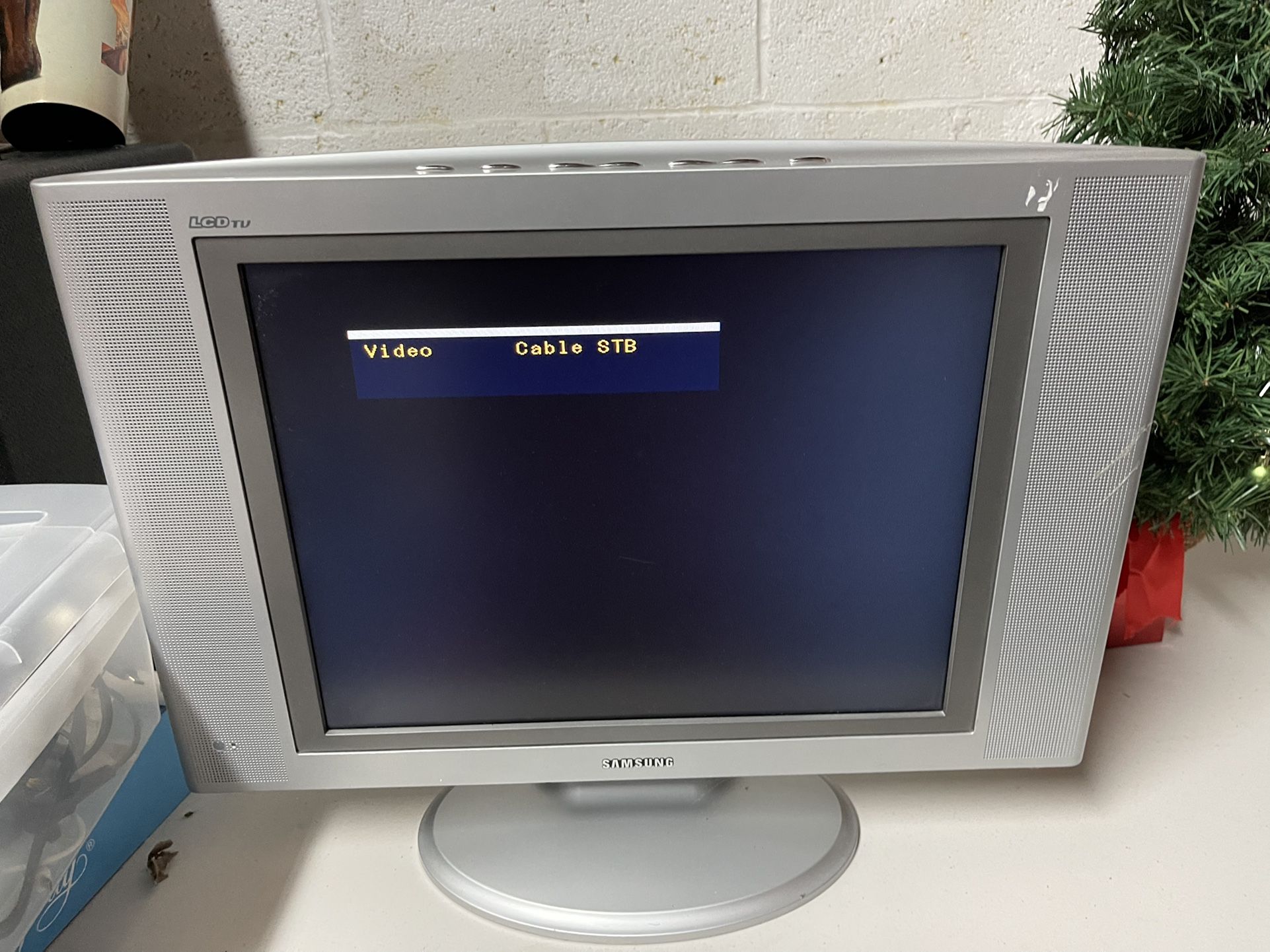 Samsung Ltn 1735 17” LCD Tv For Retro Video Games -working No Remote