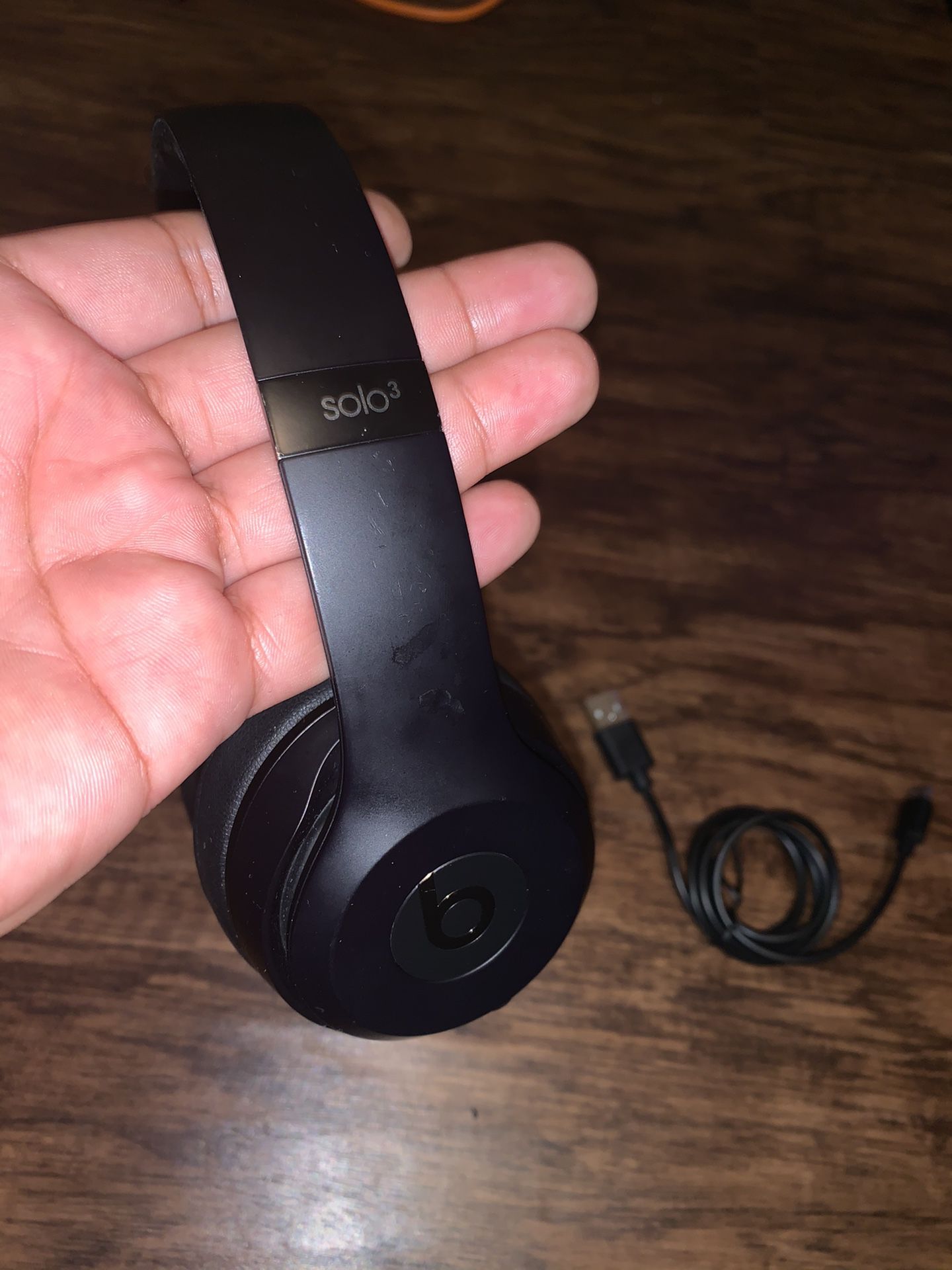 Matte Black Solo 3 Wireless Beats w/charging cable