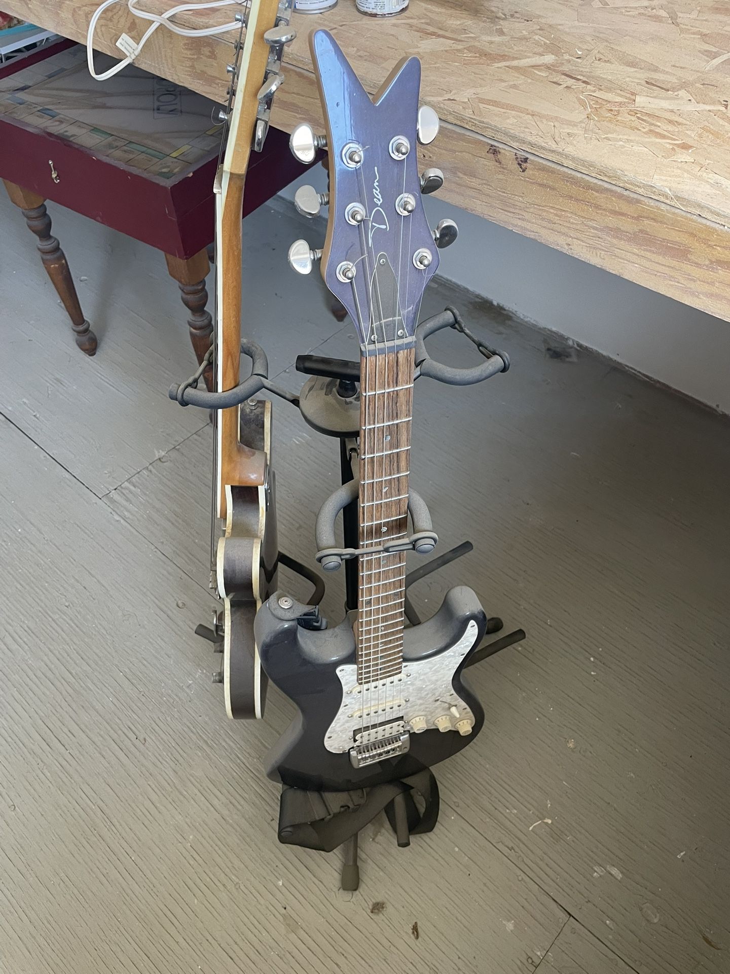 Triple Guitar Stand Plus 2 Electric Guitars