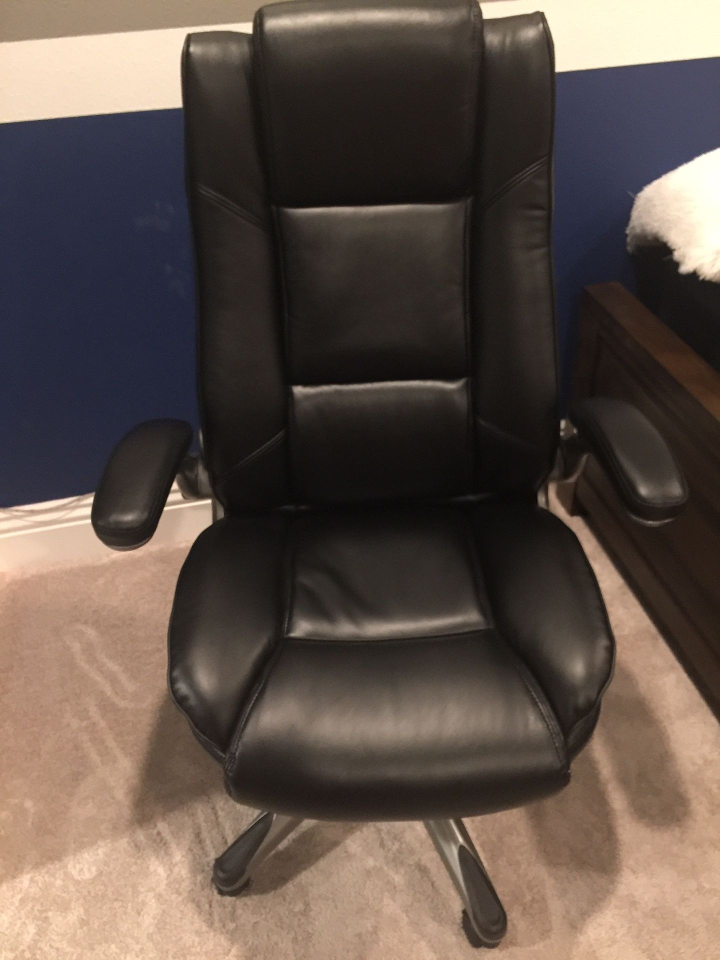 Executive Office Chair!!! Like New!