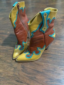 Y2K BCBGirls Leather Western Pointed Toe Ankle Boots Mustard Turquoise Rust Studded W 8.5