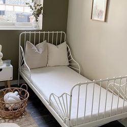 IKEA MINNEN bed w/Mattress