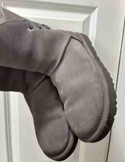 UGG Australia Women's Classic Short II Winter Boots - Grey (Size 6).