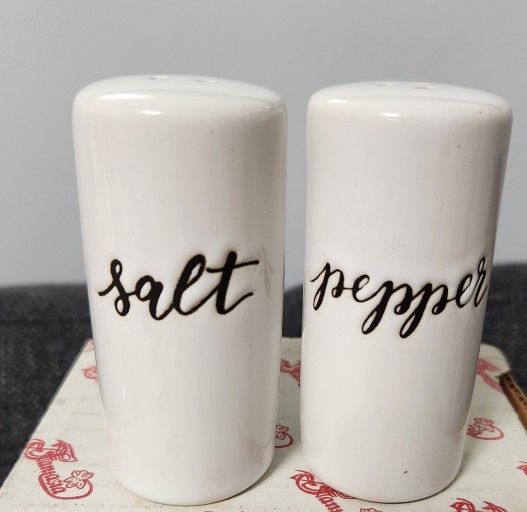 Salt
and Pepper Shaker Set