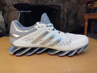 Unisex-7.5M/ 8.5) Adidas Razor White, Silver Running Shoes M20199 Like New. for Sale in Greenville, SC -
