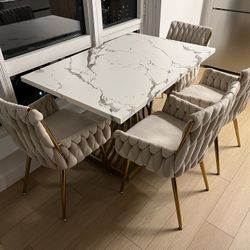 Dining table With 4 chairs 