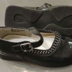 Sz 8 Girls black formal shiny Dress Shoes