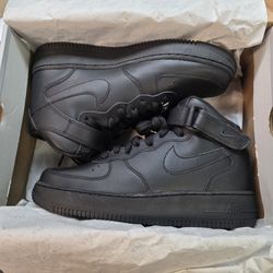 Nike Air Force 1 Mids 6.5y NEW