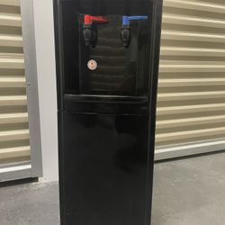 Farberware Freestanding Hot and Cold Water Cooler Dispenser (MUST GO)!