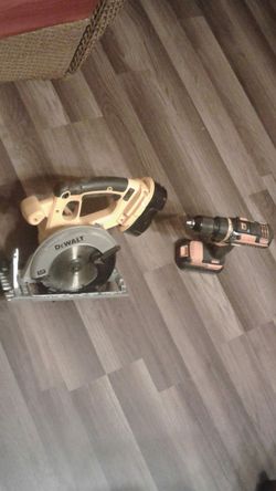 Skillsaw and a drill with battery