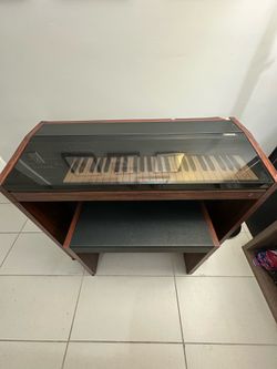 Yamaha MR-1 organ keyboard