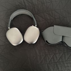 Airpod Max Headphones Clean And Like New
