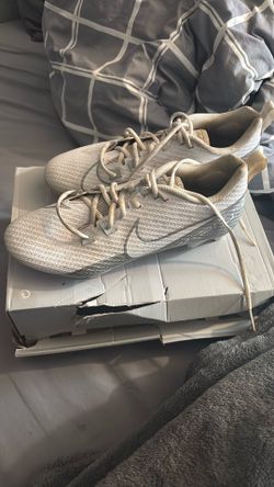 Nike vapors size 10