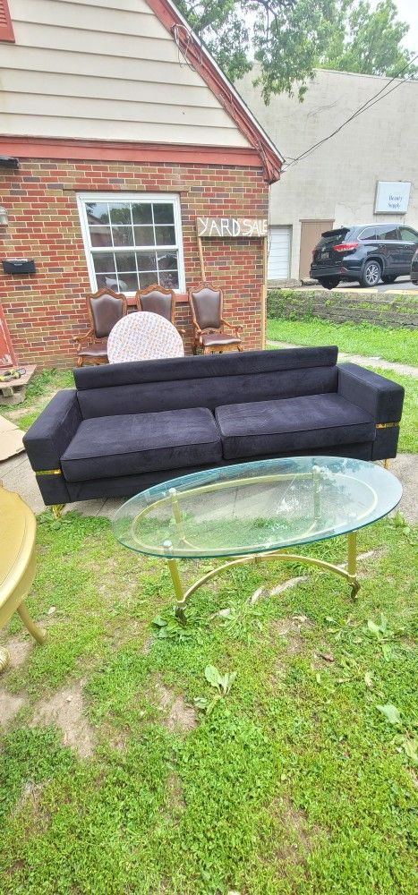 New Beautiful Couch With Glas Coffee Table