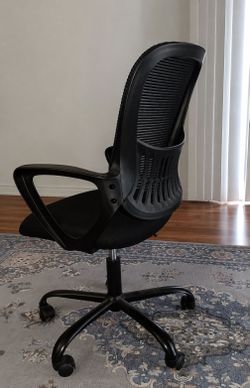 Desk chair, new condition