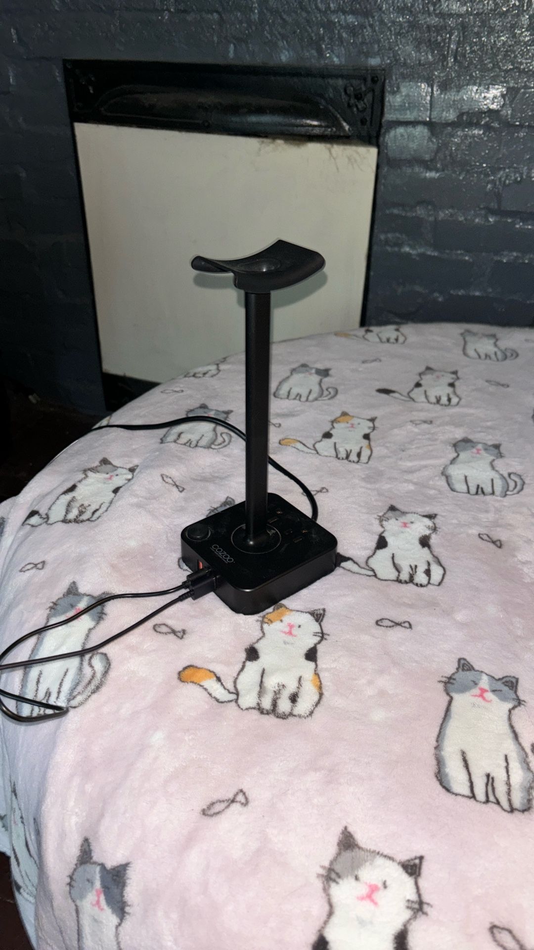 cozoo headphone stand and USB port