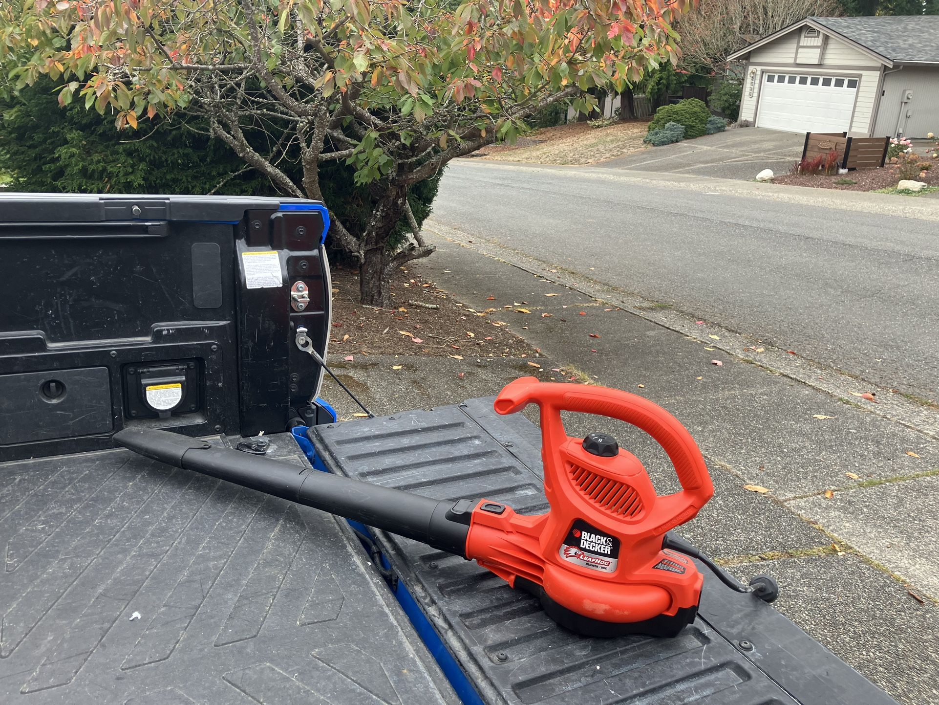 Electric Cord Black & Decker Leaf Blower Floor Sweep Like New 