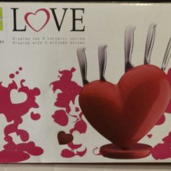 BNIB Heart Block With Knifes 