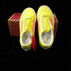 VANS OLD SKOOL  KIDS Size 1.0 BRAND NEW IN BOX 
