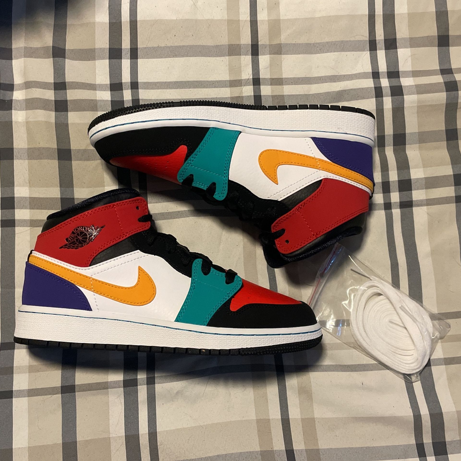 Jordan 1’s (GS) Size 5y