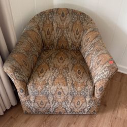 Chair / Super comfortable- Swivels 