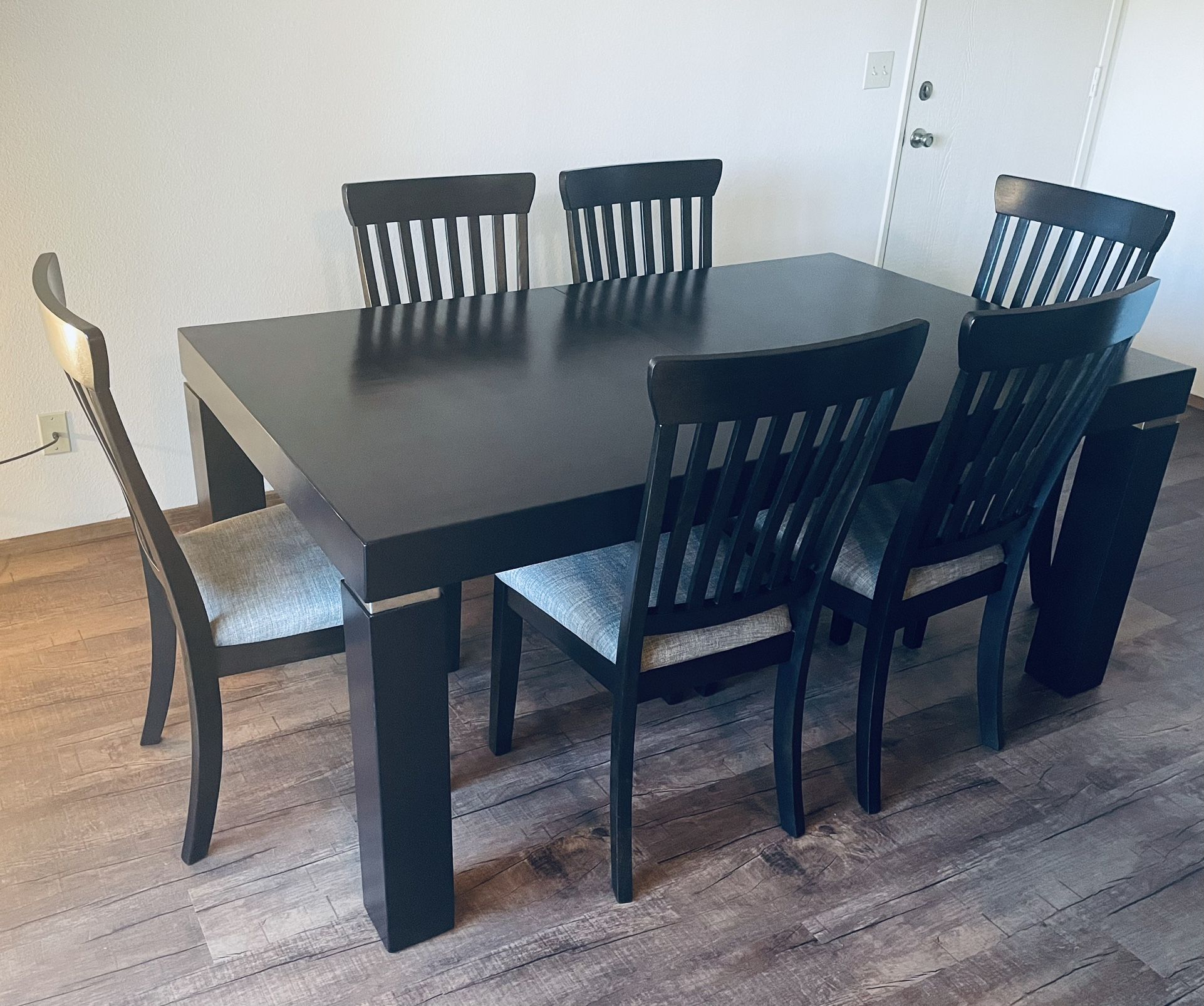 Dining table with chairs Ashley