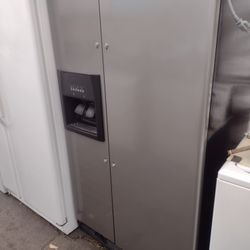 KitchenAid Side By Side Refrigerator/Freezer 
