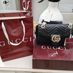 Gucci Marmont Medium Shoulder Handbag 