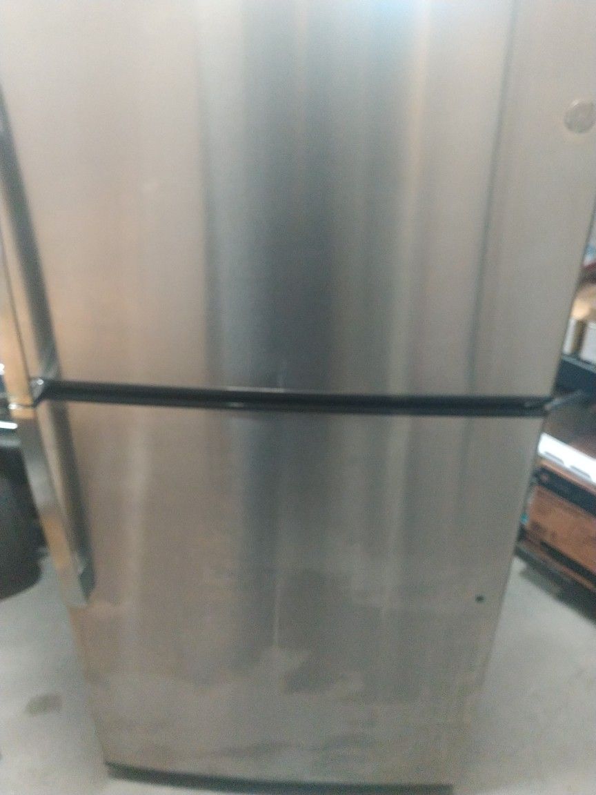 GE Refrigerator