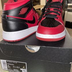 AIR JORDAN 1 MID (GS) 