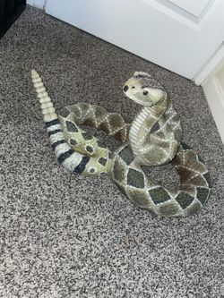 REAL LOOKIN Fake RATTLE SNAKE STATUE