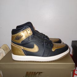 Nike Air Jordan 1 Retro Men Size 7 W/Box