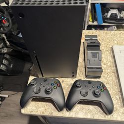 Xbox Series X 2 Controllers 