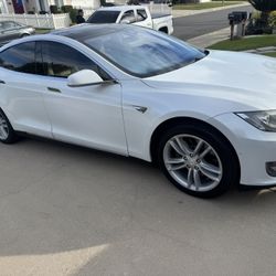2014 Tesla Model S