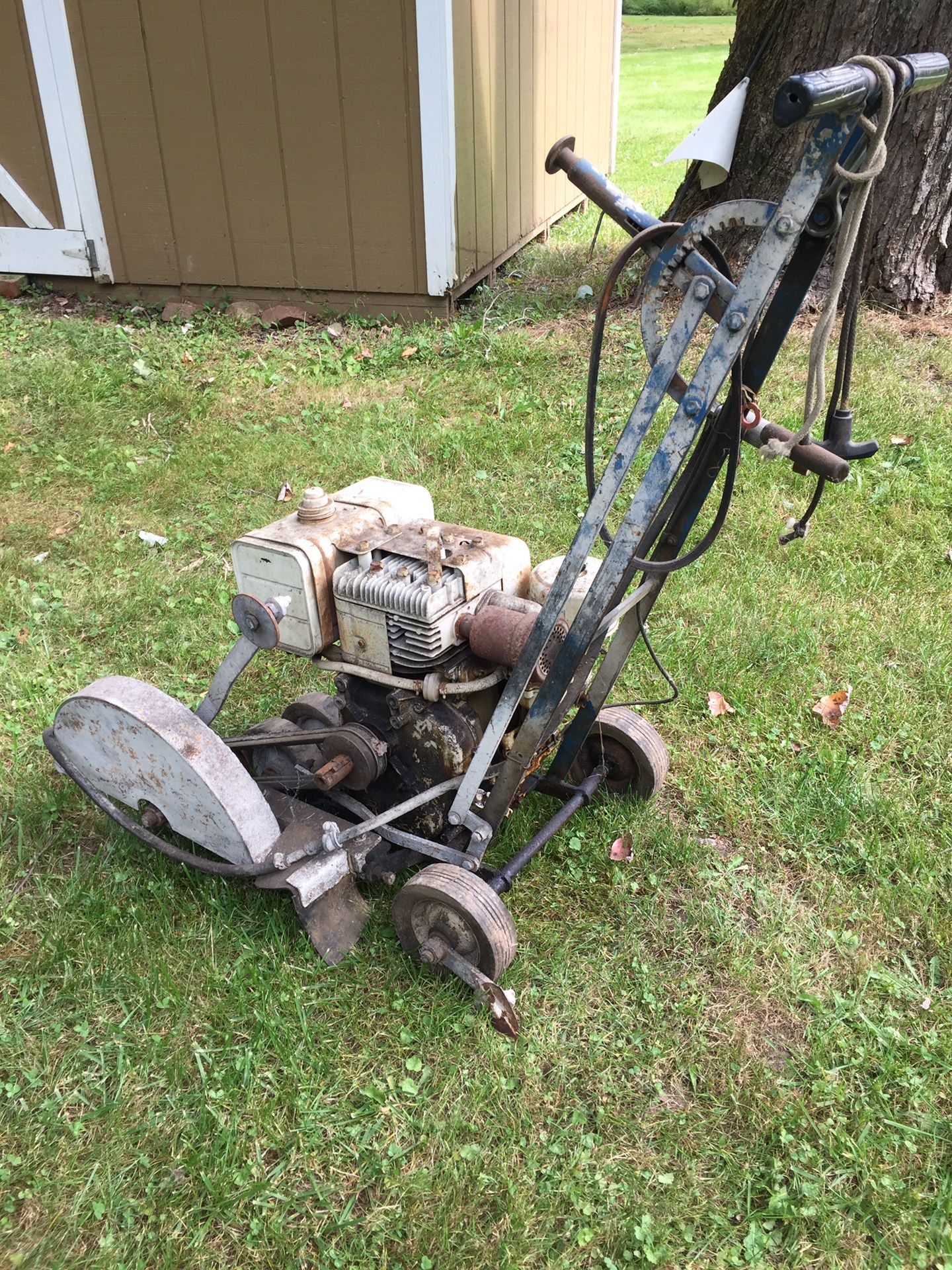 Concrete saw