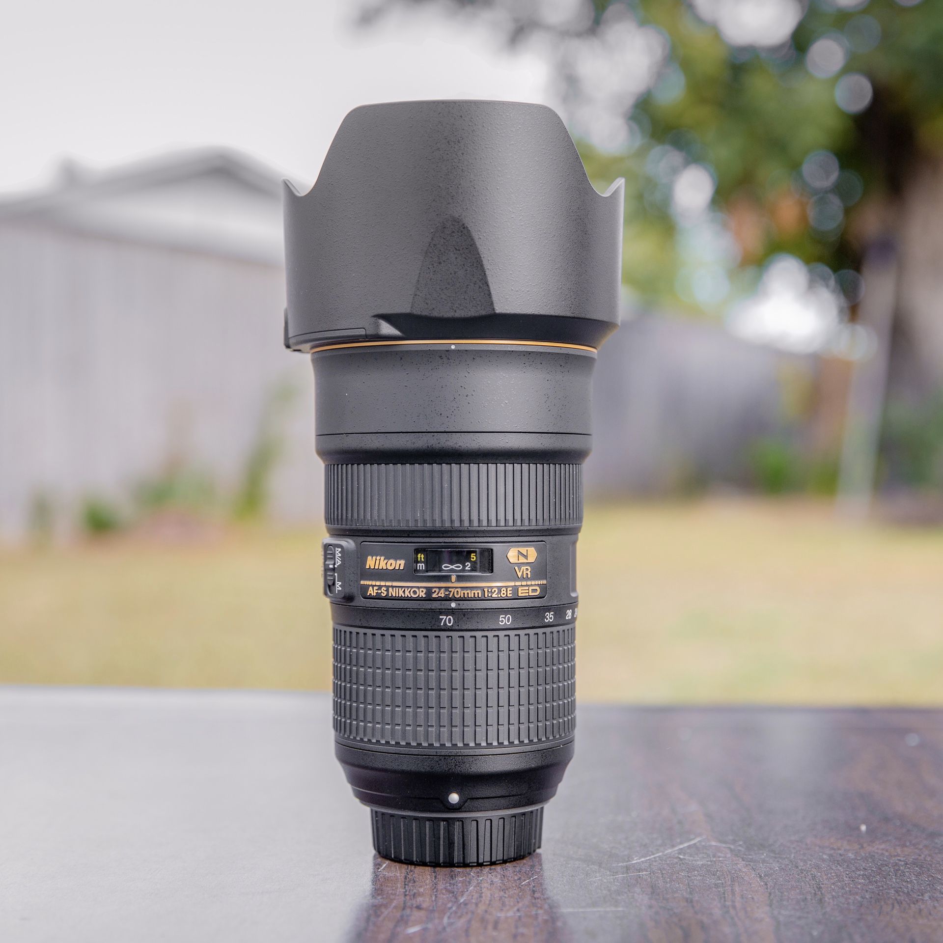 Nikon 24-70mm f2.8g Ed VR lens ( like new )