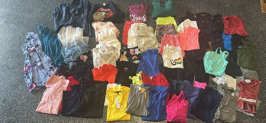 Lot Of Women’s Clothing Size XS & Small