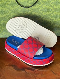 Gucci women slides