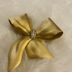 Vintage Texture Bow Brooch Pin with  Rhinestone. 